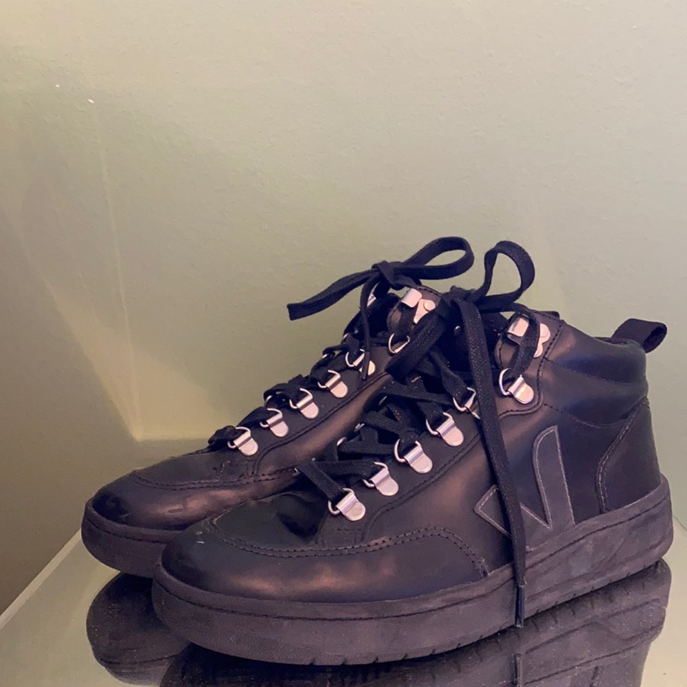 Veja black high tops US 7 EUR 38